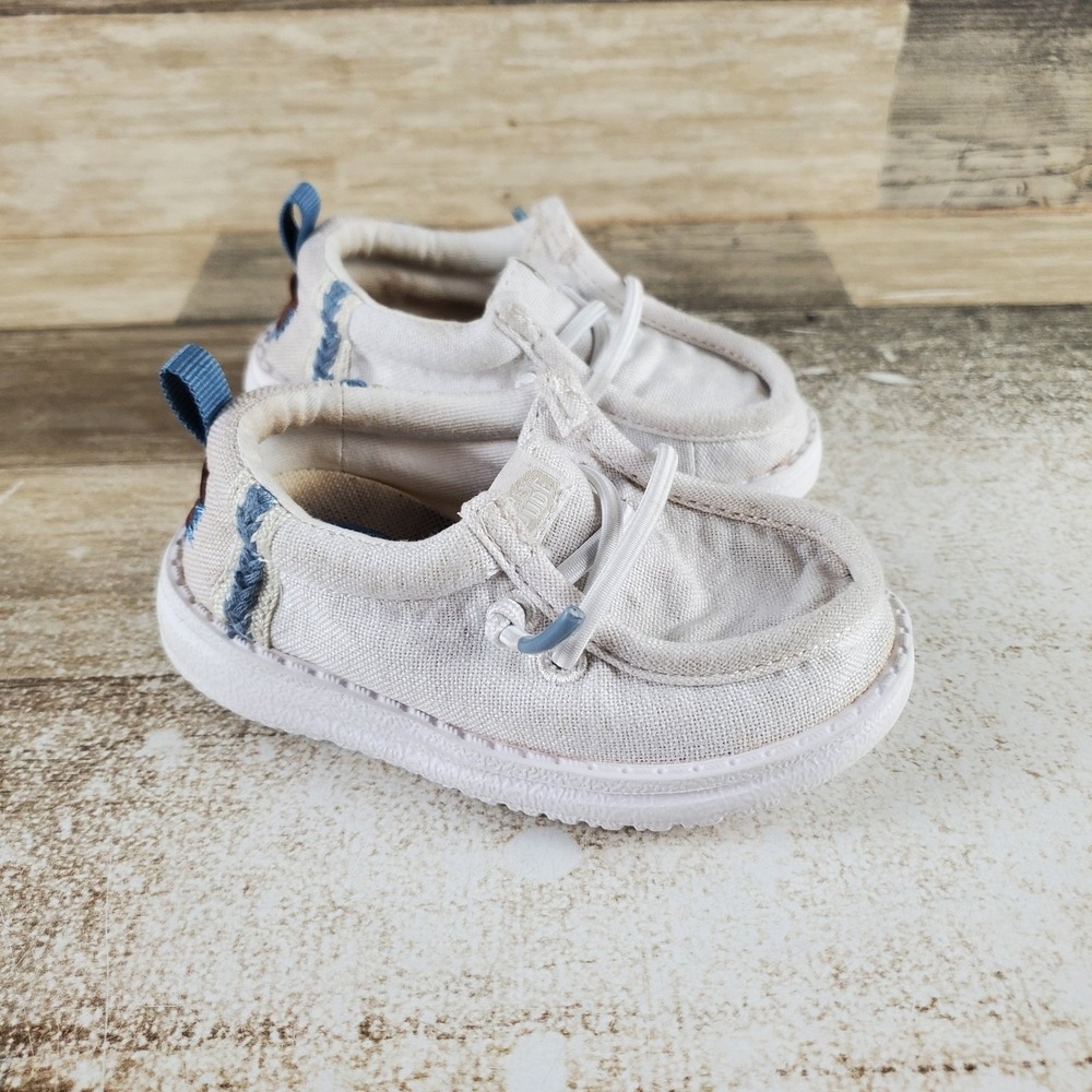Hey Dude Wally Stretch Sox Kids Shoes Sz 6 White Slip On Round Toe Sneakers
